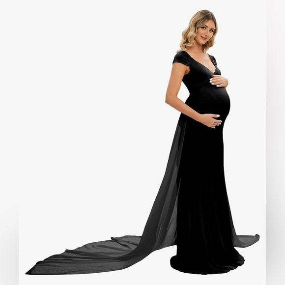 Black Maternity Fitted Gown with Long Chiffon Removable Train - Picture 5 of 6